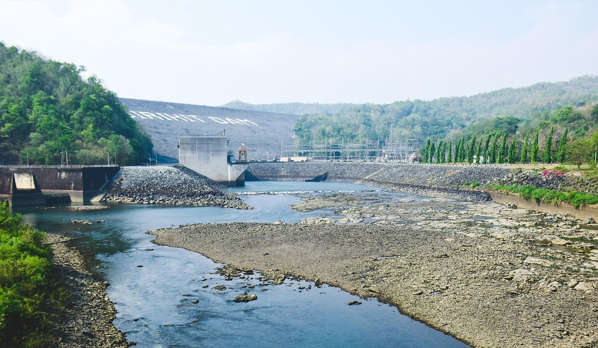 How to Find a Safe Overnight Canal Mooring