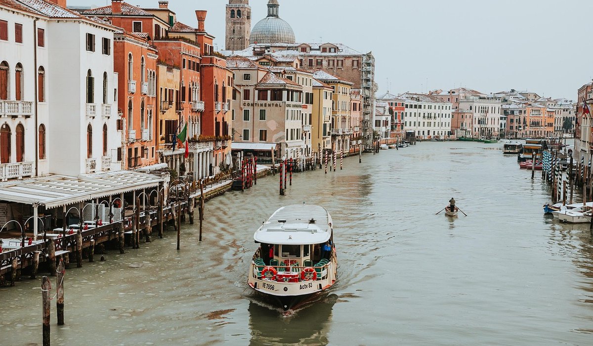 Ten Gentle Towpath Walks for Boating Weekends